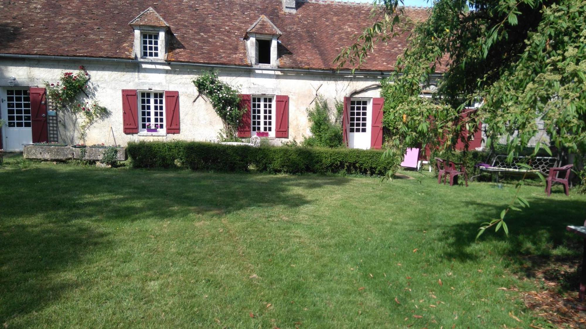 Le Vol Du Papillon Hotel Treigny Exterior photo