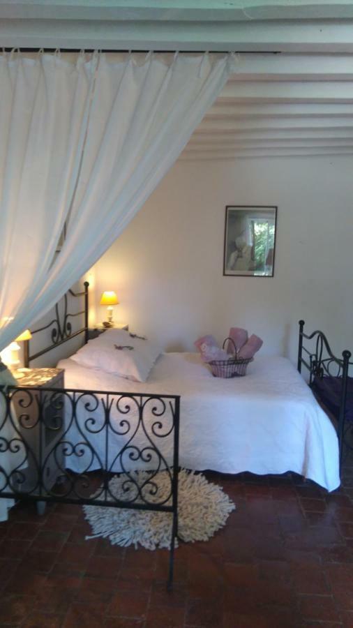 Le Vol Du Papillon Hotel Treigny Exterior photo
