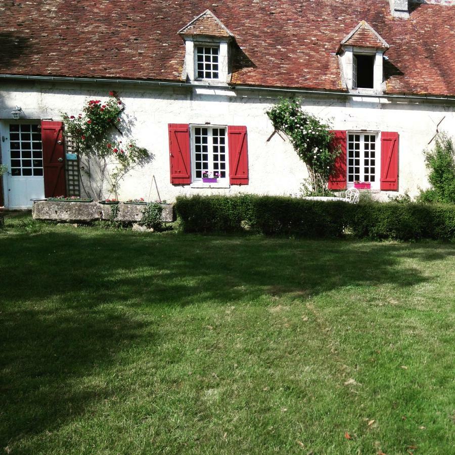 Le Vol Du Papillon Hotel Treigny Exterior photo