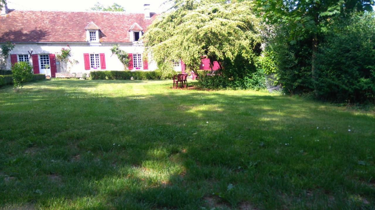 Le Vol Du Papillon Hotel Treigny Exterior photo